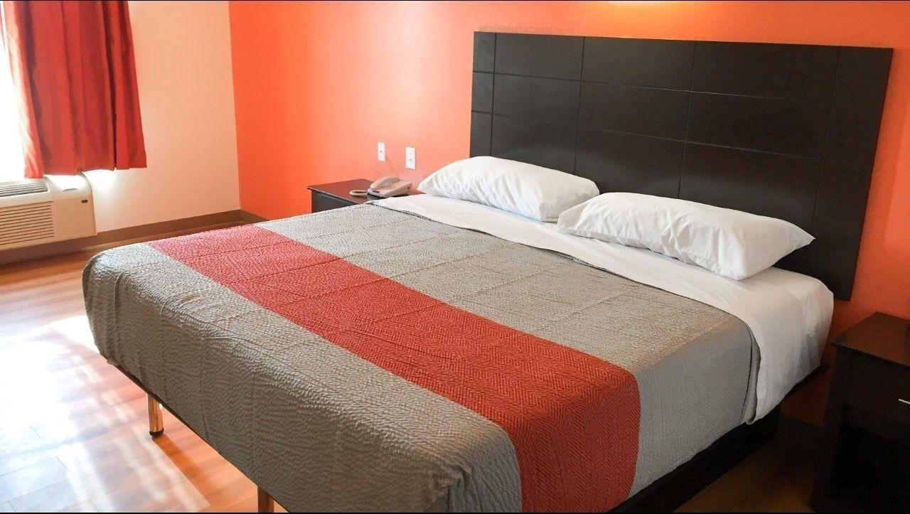Motel 6 Peoria Bagian luar foto