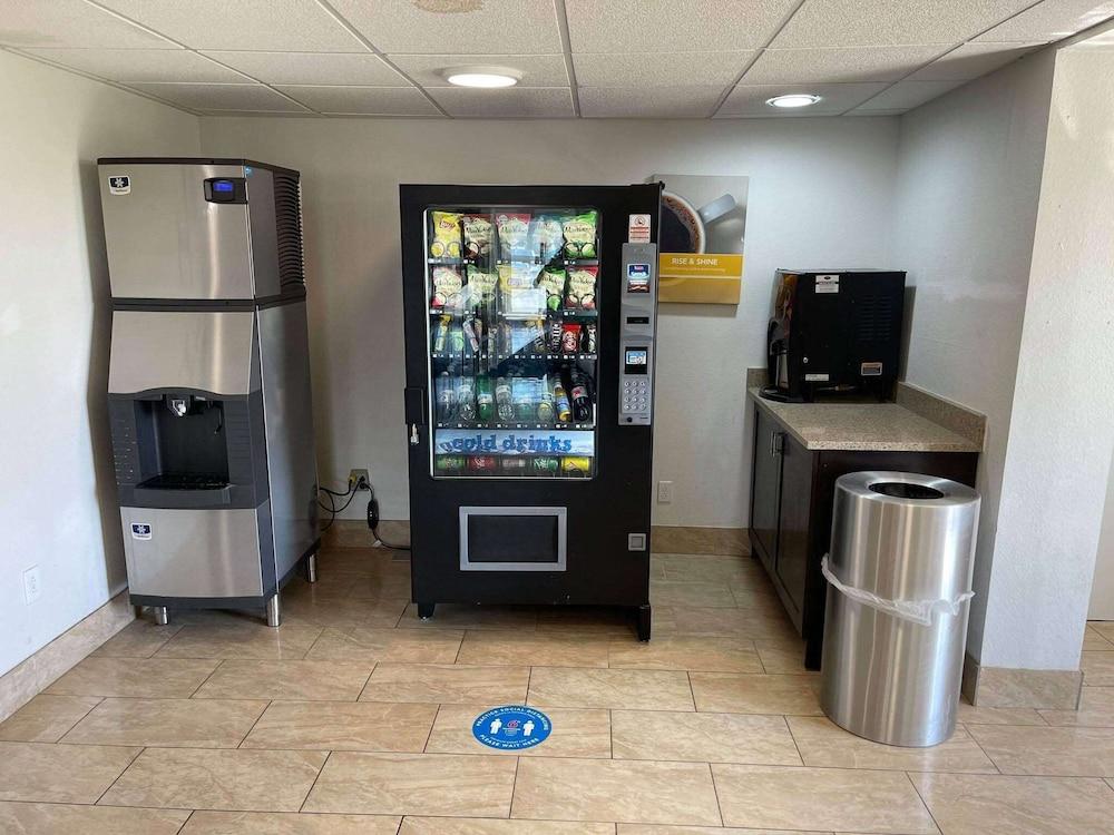 Motel 6 Peoria Bagian luar foto