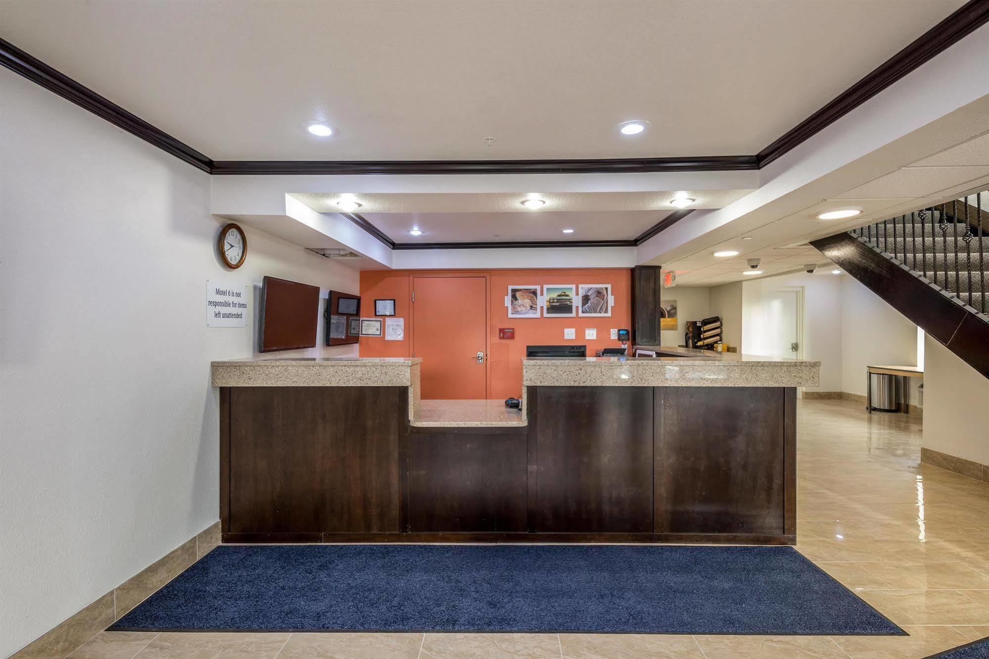 Motel 6 Peoria Bagian luar foto