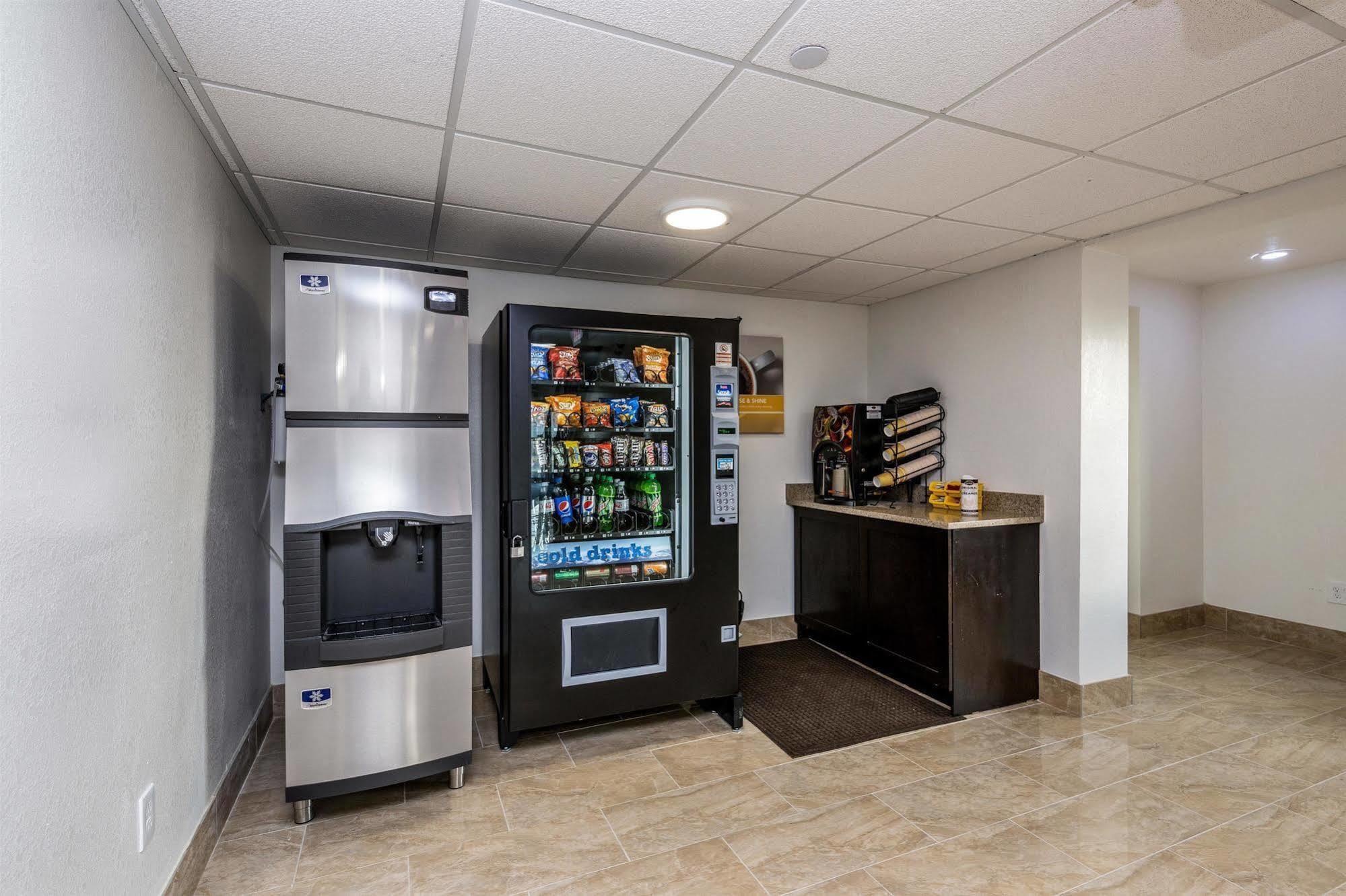 Motel 6 Peoria Bagian luar foto